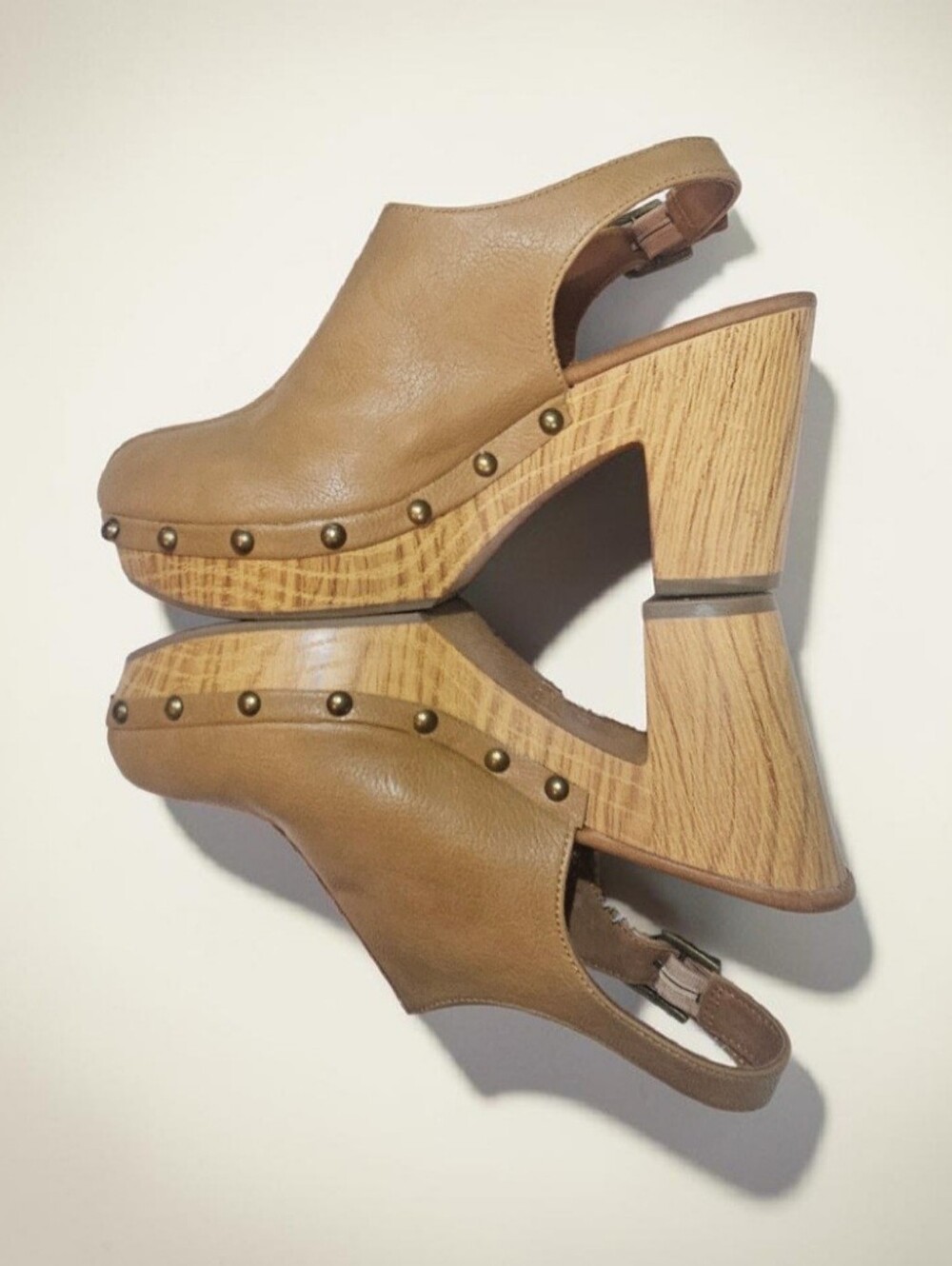 Zodiac Sling Back 3.1/4 In Heel Clogs. Size 6.5